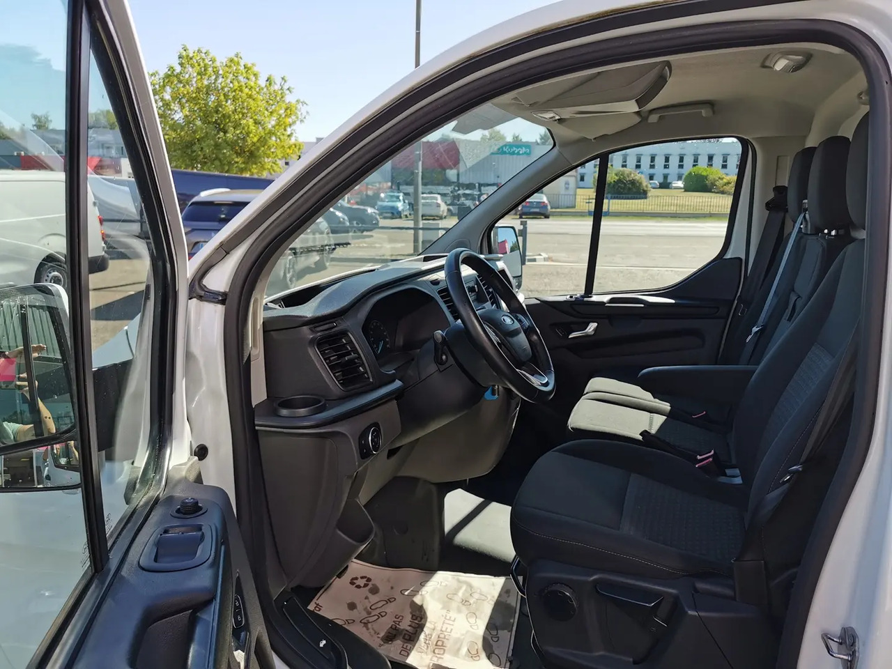 Ford Transit Custom 340 L2H1 2.0 ECOBLUE 130 AMBIENTE 7CV - فان: صور 4 Ford Transit Custom 340 L2H1 2.0 ECOBLUE 130 AMBIENTE 7CV - فان: صور 4