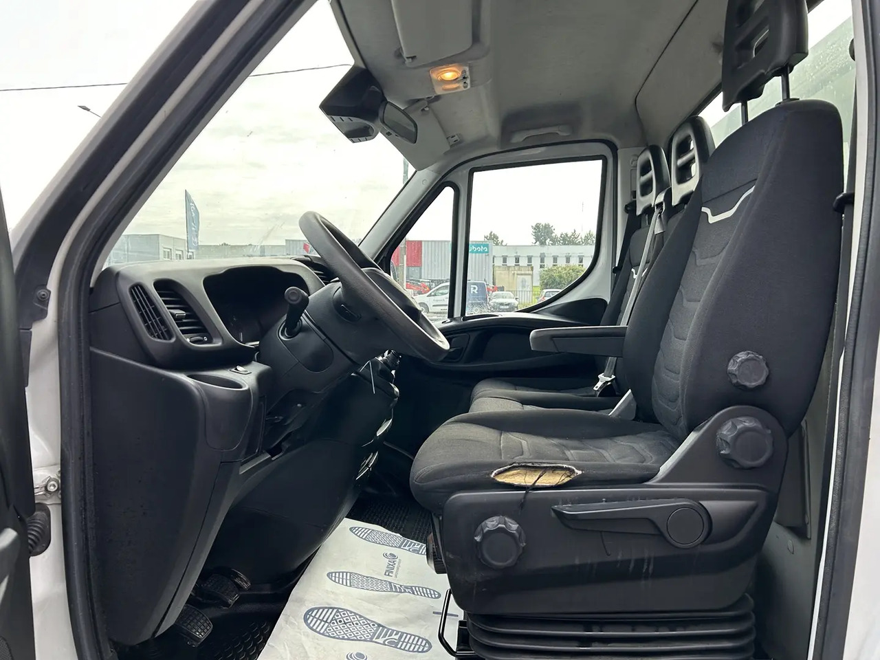 Iveco Daily 35C14 D EMPATTEMENT 3750 - قلاب صغير: صور 5 Iveco Daily 35C14 D EMPATTEMENT 3750 - قلاب صغير: صور 5