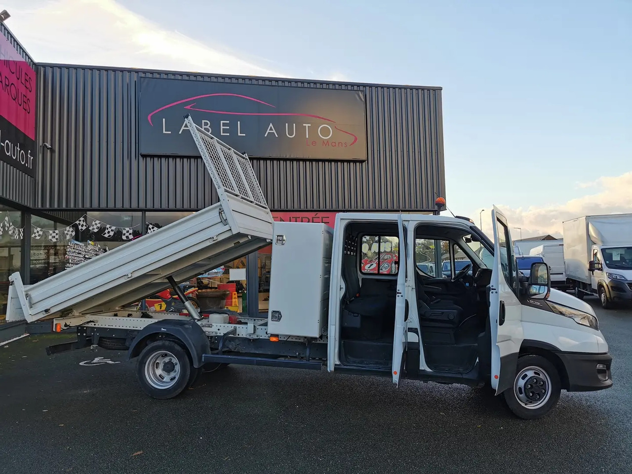 Iveco Daily 35C14H EMPATTEMENT 3750 - قلاب صغير, الشاحنات الصغيرة كابينة مزدوجة: صور 1 Iveco Daily 35C14H EMPATTEMENT 3750 - قلاب صغير, الشاحنات الصغيرة كابينة مزدوجة: صور 1