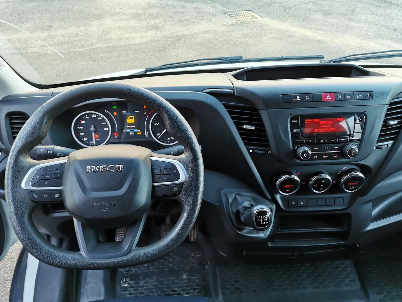 Iveco Daily 35C14H EMPATTEMENT 3750 - قلاب صغير, الشاحنات الصغيرة كابينة مزدوجة: صور 4 Iveco Daily 35C14H EMPATTEMENT 3750 - قلاب صغير, الشاحنات الصغيرة كابينة مزدوجة: صور 4