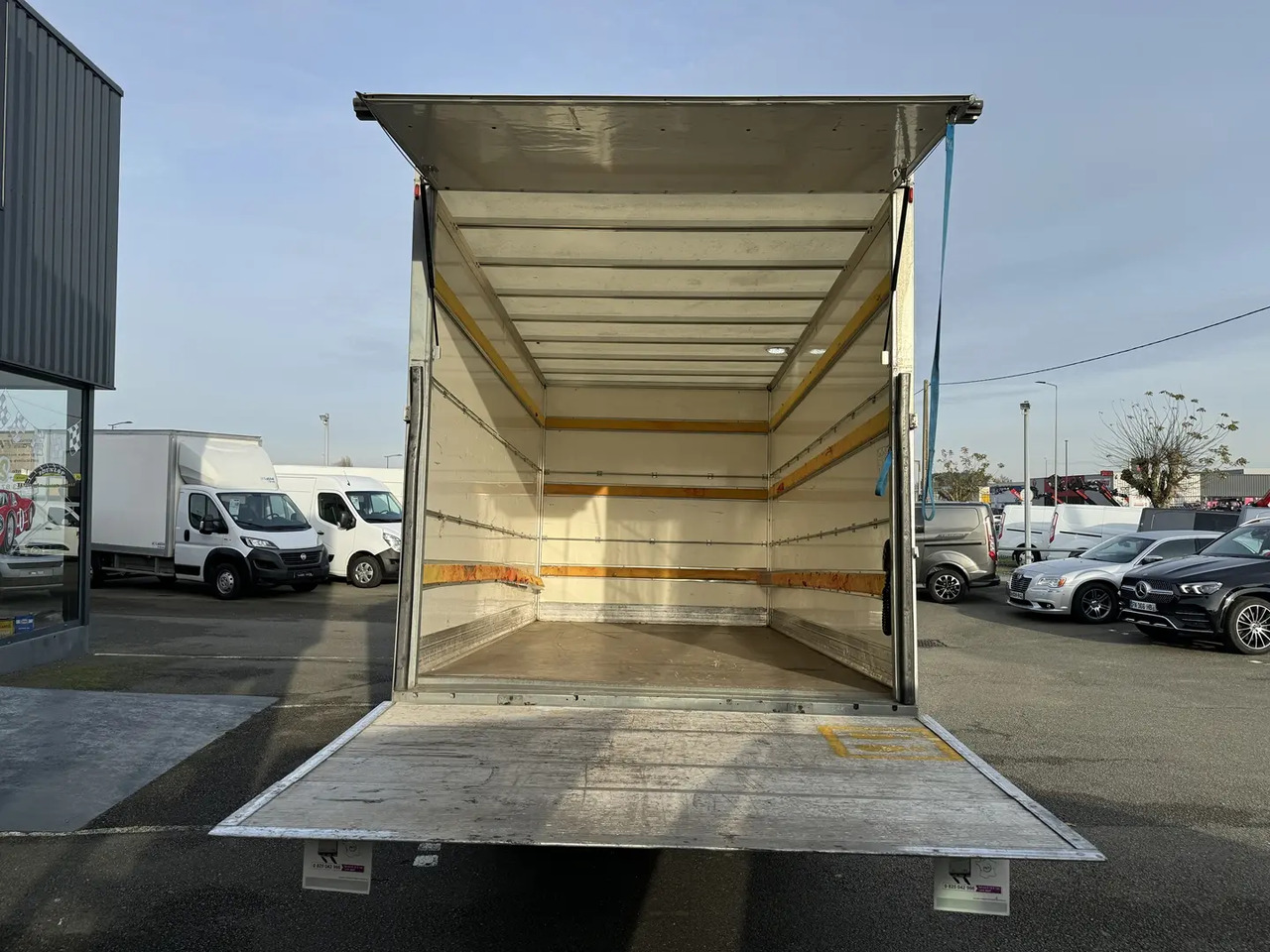 Iveco Daily 35C16 EMPATTEMENT 4100 - الشاحنات الصغيرة صندوق مغلق: صور 3 Iveco Daily 35C16 EMPATTEMENT 4100 - الشاحنات الصغيرة صندوق مغلق: صور 3