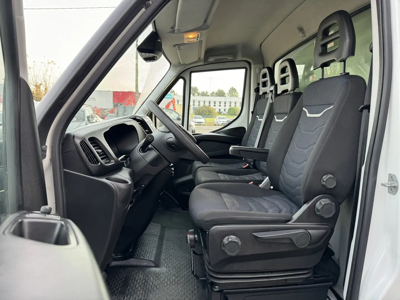 Iveco Daily 35C16 EMPATTEMENT 4100 - الشاحنات الصغيرة صندوق مغلق: صور 5 Iveco Daily 35C16 EMPATTEMENT 4100 - الشاحنات الصغيرة صندوق مغلق: صور 5