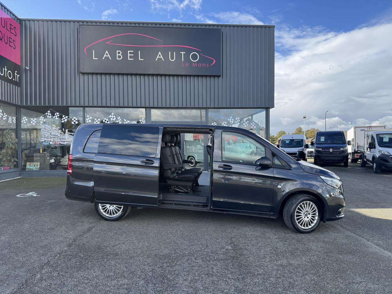 MERCEDES Vito MIXTO Extra Long 3.05t 119 CDI BlueEfficiency - BVA 9G-Tronic Propulsion MIXTO - BM 447 first - فان: صور 1 MERCEDES Vito MIXTO Extra Long 3.05t 119 CDI BlueEfficiency - BVA 9G-Tronic Propulsion MIXTO - BM 447 first - فان: صور 1