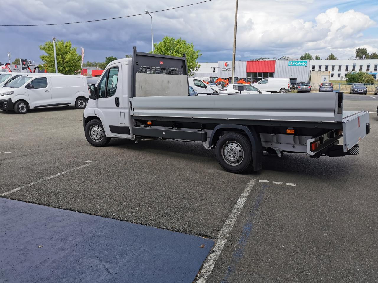 PEUGEOT BOXER 3T5 PLATEAU 4M20 2.2 HDI 140CH - الشاحنات الصغيرة المسطحة: صور 4 PEUGEOT BOXER 3T5 PLATEAU 4M20 2.2 HDI 140CH - الشاحنات الصغيرة المسطحة: صور 4