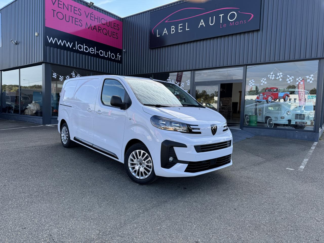 PEUGEOT Expert M 2.0 BlueHDi - 145 S&S - BV EAT8 III FOURGON Fourgon PHASE 2 - فان: صور 1 PEUGEOT Expert M 2.0 BlueHDi - 145 S&S - BV EAT8 III FOURGON Fourgon PHASE 2 - فان: صور 1