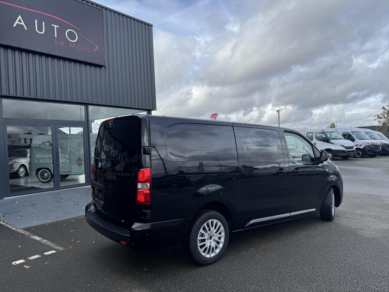 PEUGEOT Expert XL 2.0 BlueHDi - 180 S&S - BV EAT8 III CABINE APPROFONDIE Fourgon Cabine approfondie Fix - فان: صور 5 PEUGEOT Expert XL 2.0 BlueHDi - 180 S&S - BV EAT8 III CABINE APPROFONDIE Fourgon Cabine approfondie Fix - فان: صور 5