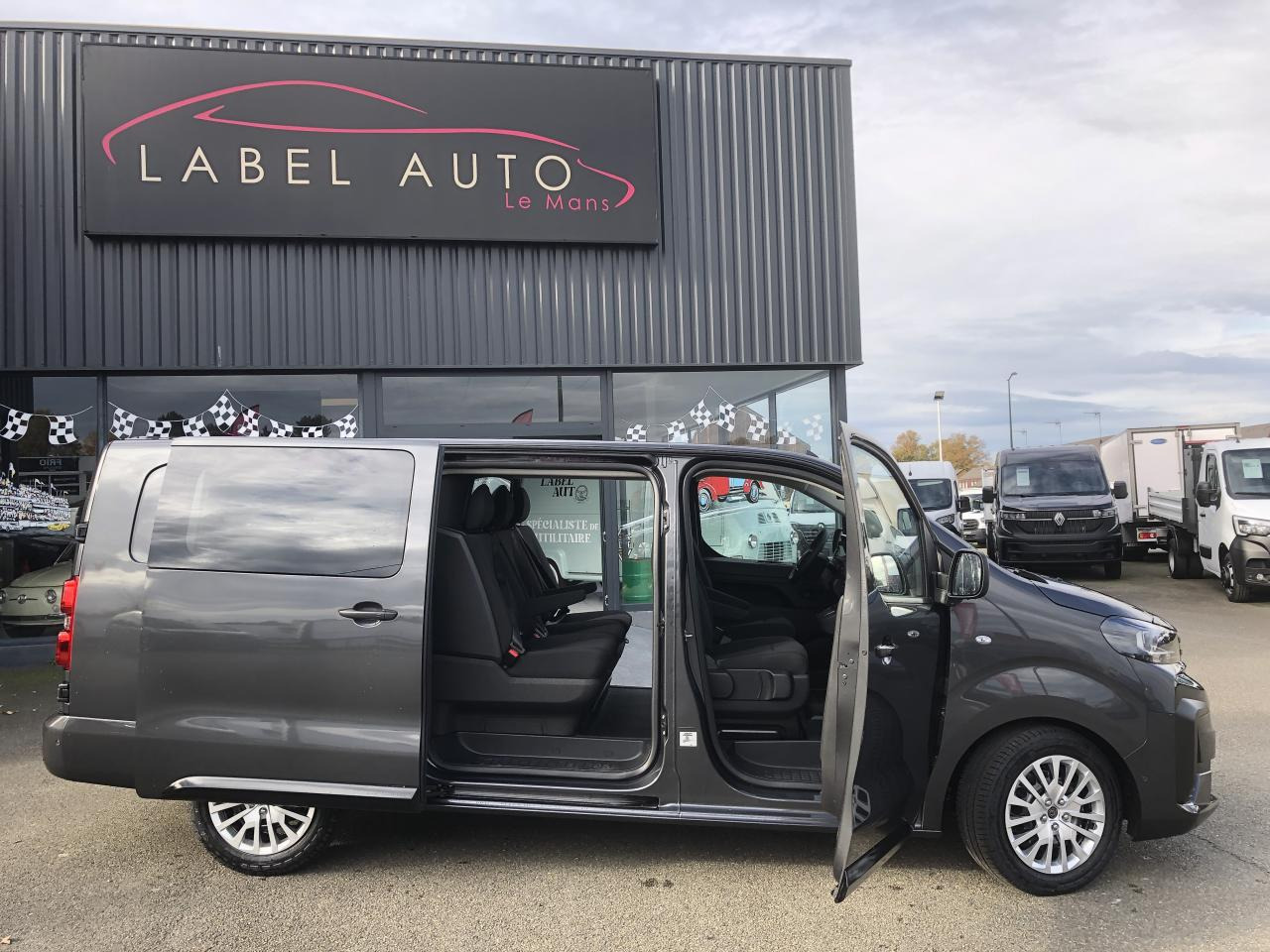 PEUGEOT Expert XL 2.0 BlueHDi - 180 S&S - BV EAT8 III CABINE APPROFONDIE Fourgon Cabine approfondie Fix - فان: صور 3 PEUGEOT Expert XL 2.0 BlueHDi - 180 S&S - BV EAT8 III CABINE APPROFONDIE Fourgon Cabine approfondie Fix - فان: صور 3