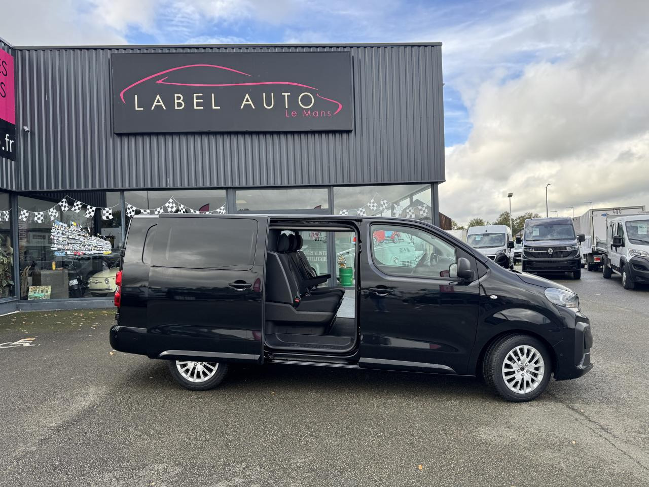 PEUGEOT Expert XL 2.0 BlueHDi - 180 S&S - BV EAT8 III CABINE APPROFONDIE Fourgon Cabine approfondie Fix - فان: صور 4 PEUGEOT Expert XL 2.0 BlueHDi - 180 S&S - BV EAT8 III CABINE APPROFONDIE Fourgon Cabine approfondie Fix - فان: صور 4