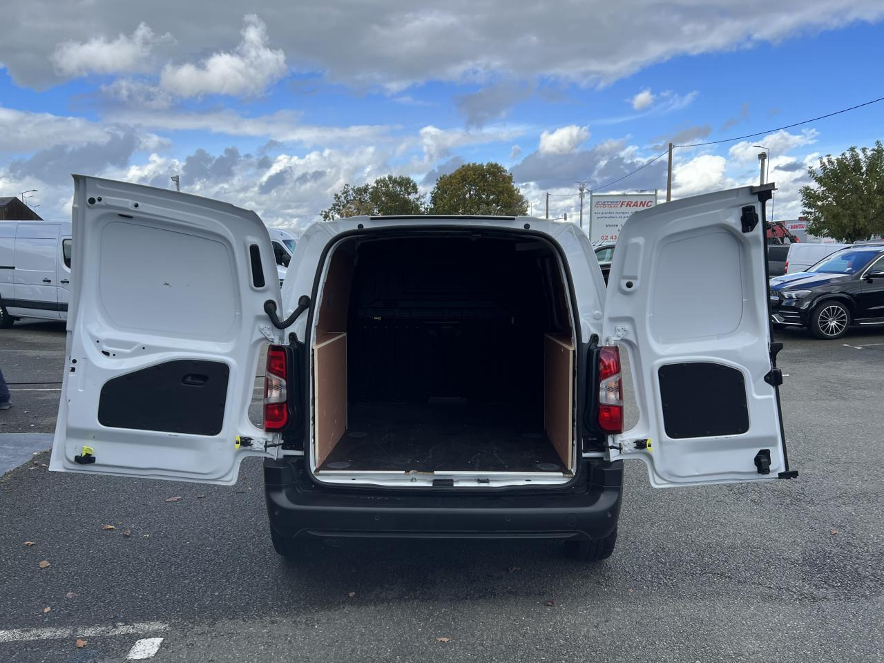 PEUGEOT PARTNER M 650KG 1.5 HDI 100CH ASPHALT 3 PLACES - فان: صور 3 PEUGEOT PARTNER M 650KG 1.5 HDI 100CH ASPHALT 3 PLACES - فان: صور 3