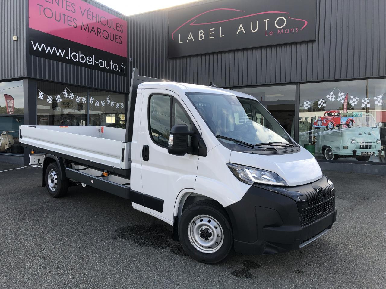 PEUGEOT boxer 3t5 plateau 4m20 2.2 hdi 140ch - الشاحنات الصغيرة المسطحة: صور 3 PEUGEOT boxer 3t5 plateau 4m20 2.2 hdi 140ch - الشاحنات الصغيرة المسطحة: صور 3