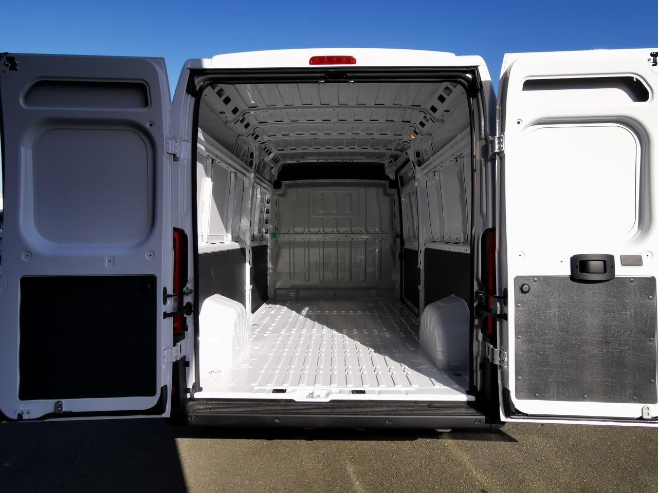 Peugeot Boxer 3.5t L2H2 2.2 HDi 140CH - فان: صور 3 Peugeot Boxer 3.5t L2H2 2.2 HDi 140CH - فان: صور 3