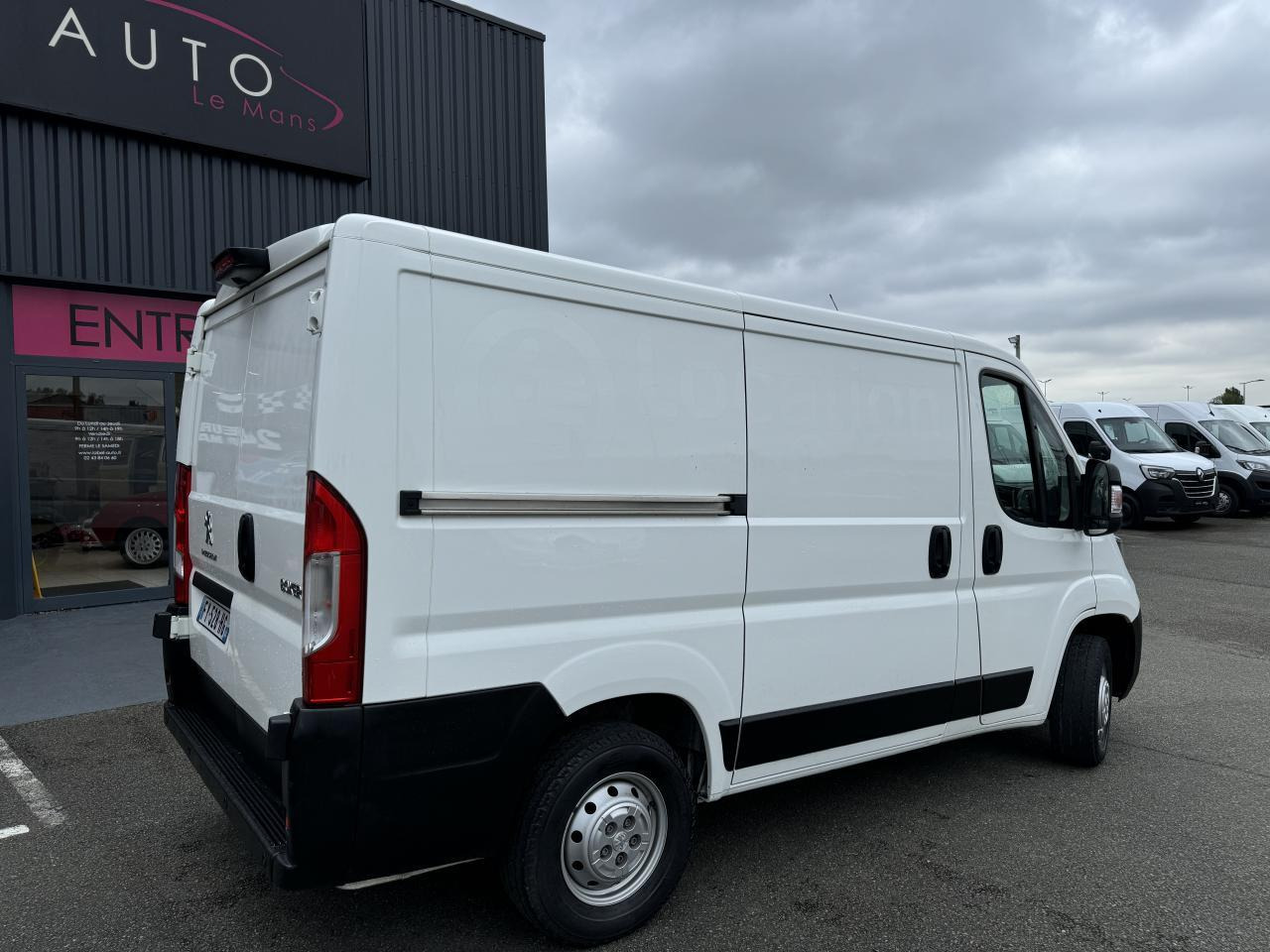 Peugeot Boxer 333 L1H1 2.2 BLUEHDI S&S 140CH ASPHALT - فان: صور 5 Peugeot Boxer 333 L1H1 2.2 BLUEHDI S&S 140CH ASPHALT - فان: صور 5