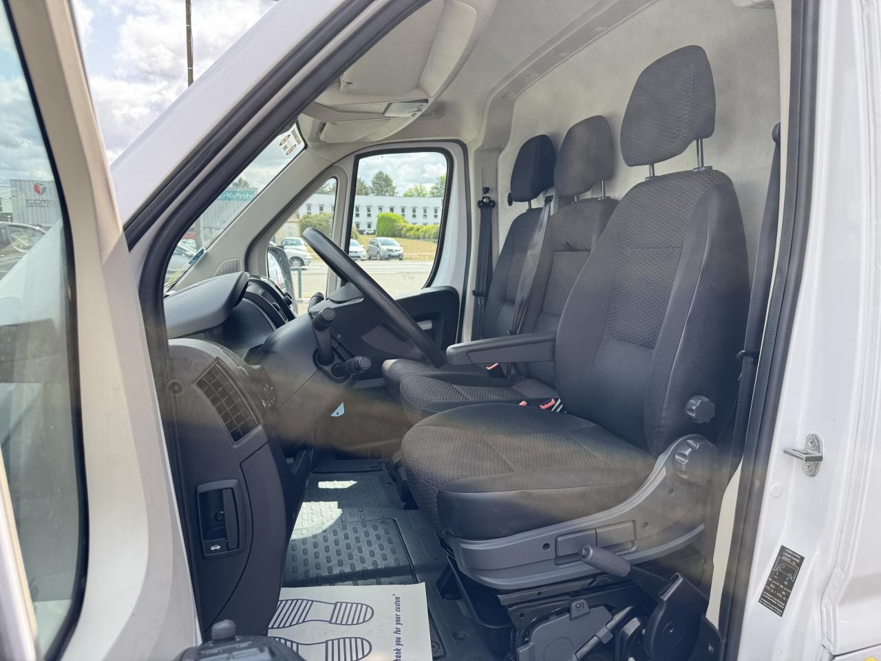 Peugeot Boxer 333 L2H2 2.2 BLUEHDI S&S 140CH ASPHALT - فان: صور 4 Peugeot Boxer 333 L2H2 2.2 BLUEHDI S&S 140CH ASPHALT - فان: صور 4