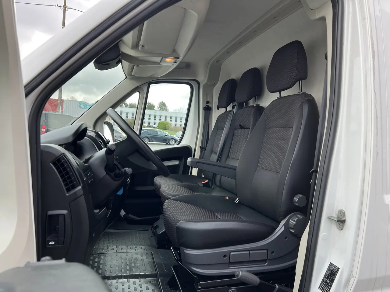 Peugeot Boxer 435 L4H3 2.2 BLUEHDI S&S 140CH ASPHALT - فان: صور 4 Peugeot Boxer 435 L4H3 2.2 BLUEHDI S&S 140CH ASPHALT - فان: صور 4