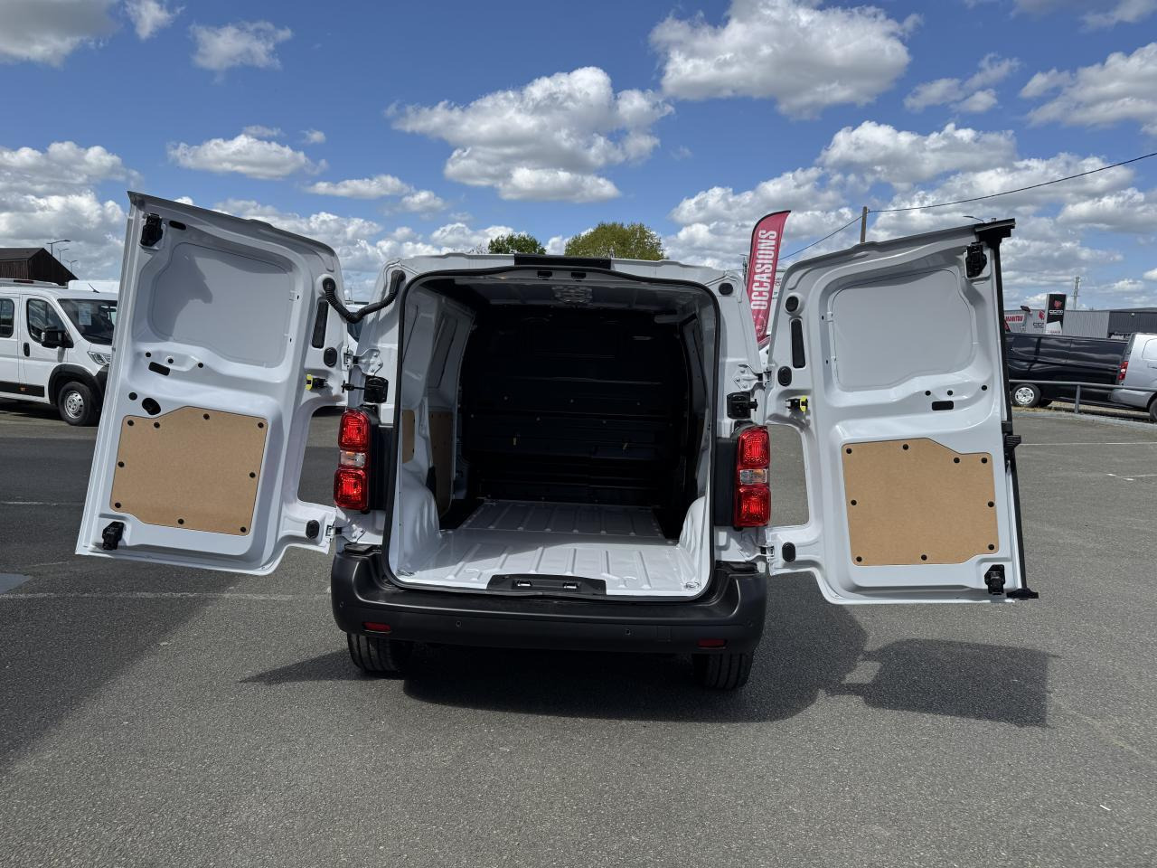 Peugeot Expert M 2.0 BLUEHDI 145CH PACK PREMIUM CONNECT - فان: صور 3 Peugeot Expert M 2.0 BLUEHDI 145CH PACK PREMIUM CONNECT - فان: صور 3
