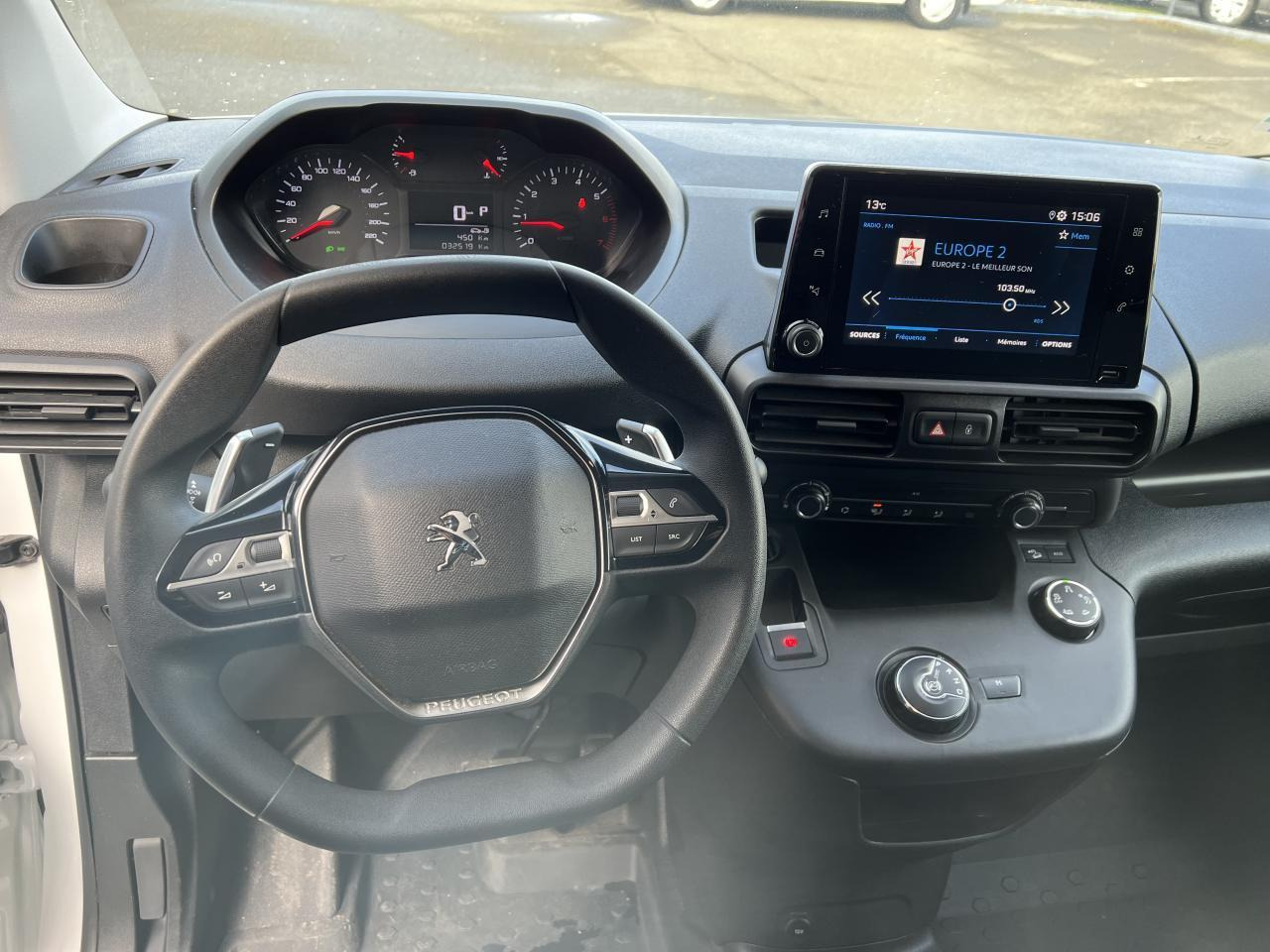 Peugeot Partner STANDARD 650KG BLUEHDI 130CH S&S ASPHALT EAT8 - فان المدمجة: صور 4 Peugeot Partner STANDARD 650KG BLUEHDI 130CH S&S ASPHALT EAT8 - فان المدمجة: صور 4
