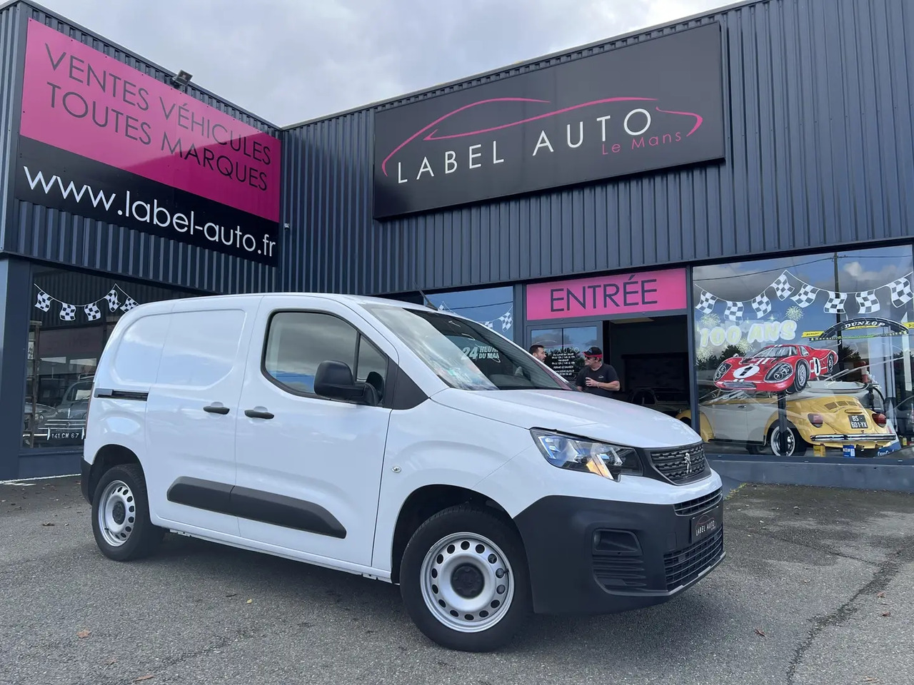 Peugeot Partner STANDARD 650KG BLUEHDI 130CH S&S PREMIUM EAT8 - فان المدمجة: صور 1 Peugeot Partner STANDARD 650KG BLUEHDI 130CH S&S PREMIUM EAT8 - فان المدمجة: صور 1