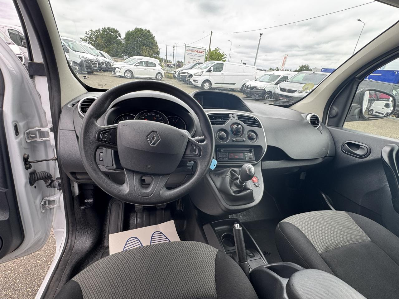 RENAULT KANGOO 1.5 DCI 80CH CONFORT - فان: صور 4 RENAULT KANGOO 1.5 DCI 80CH CONFORT - فان: صور 4