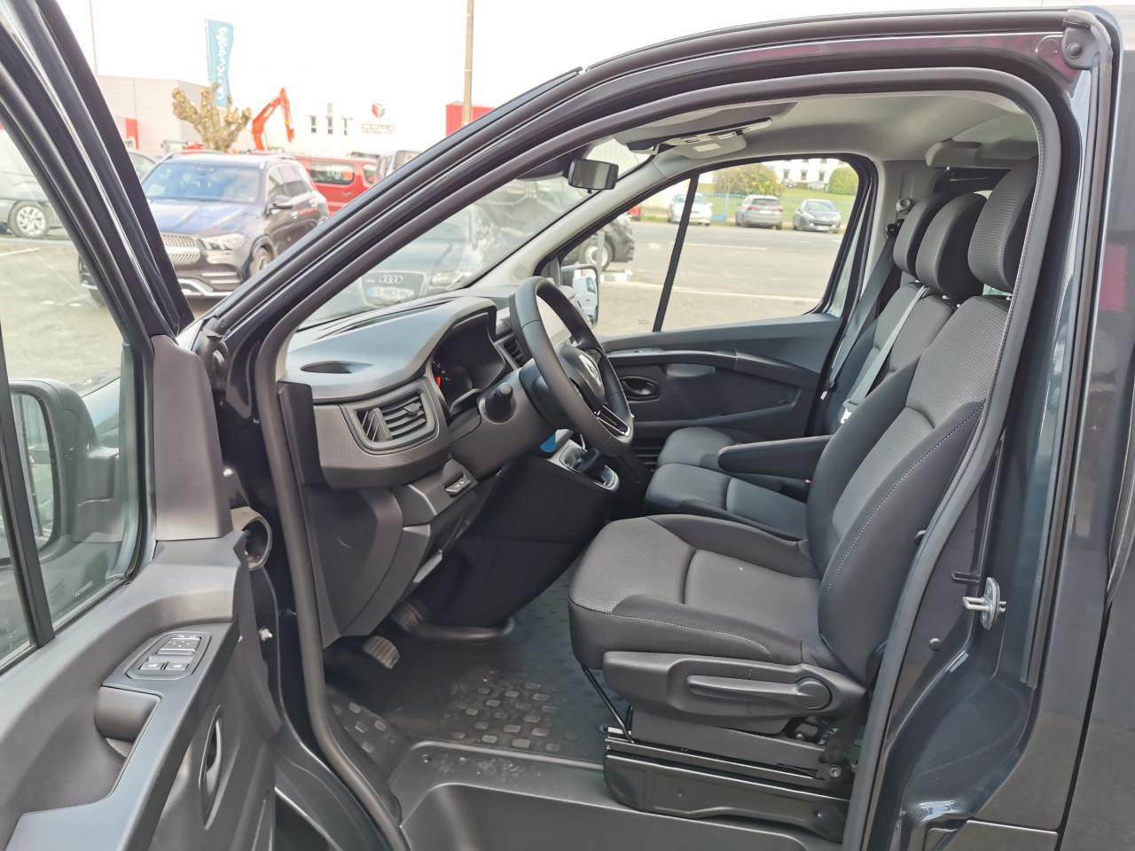 RENAULT Trafic L2 2.0 Energy dCi - 150 - S&S III COMBI Combi Zen L2H1 PHASE 3 - صغيرة, ميكروباص: صور 5 RENAULT Trafic L2 2.0 Energy dCi - 150 - S&S III COMBI Combi Zen L2H1 PHASE 3 - صغيرة, ميكروباص: صور 5
