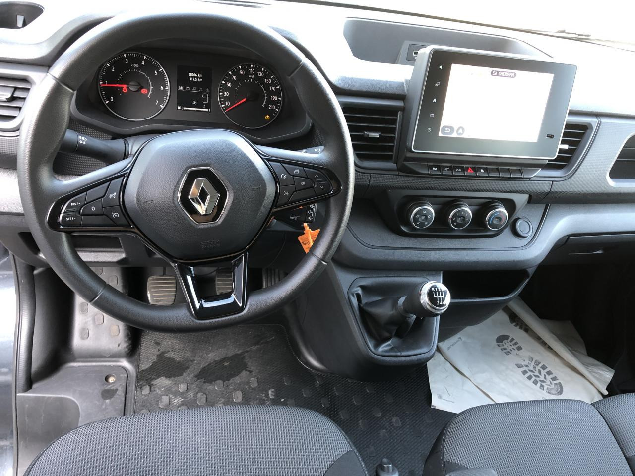 RENAULT Trafic L2 2.0 Energy dCi - 150 - S&S  III COMBI Combi Zen L2H1 PHASE 3 - ميكروباص: صور 3 RENAULT Trafic L2 2.0 Energy dCi - 150 - S&S  III COMBI Combi Zen L2H1 PHASE 3 - ميكروباص: صور 3