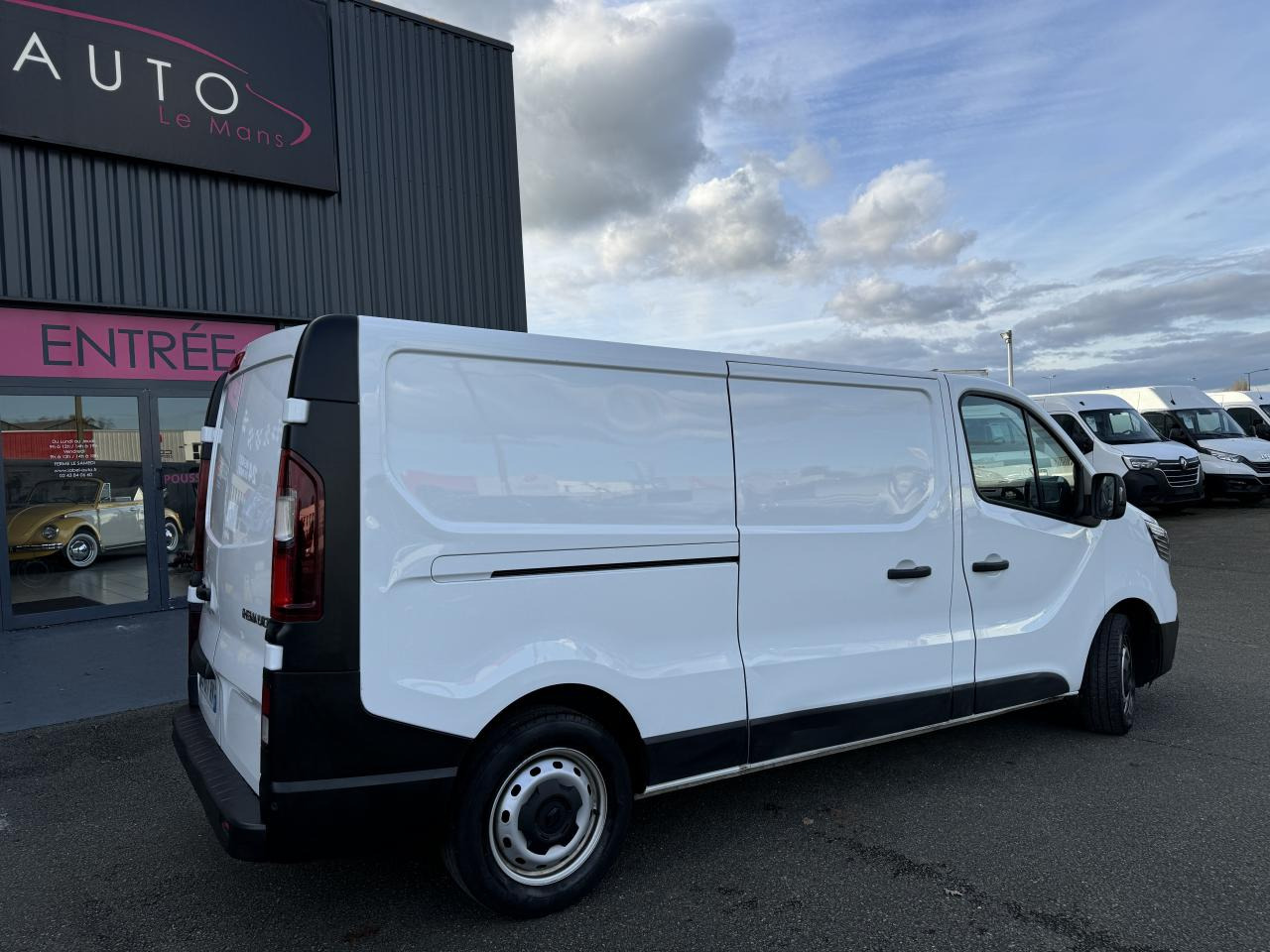 RENAULT Trafic L2H1 3000 Kg 2.0 Blue dCi - 130 III FOURGON Fourgon Grand Confort L2H1 PHASE 3 - فان: صور 5 RENAULT Trafic L2H1 3000 Kg 2.0 Blue dCi - 130 III FOURGON Fourgon Grand Confort L2H1 PHASE 3 - فان: صور 5