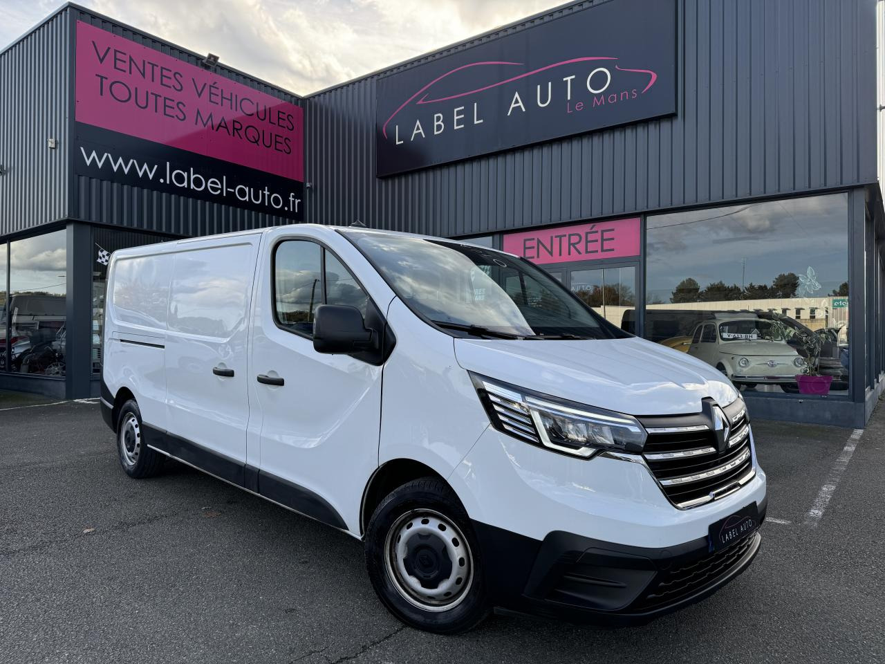 RENAULT Trafic L2H1 3000 Kg 2.0 Blue dCi - 130  III FOURGON Fourgon Grand Confort L2H1 PHASE 3 - فان: صور 1 RENAULT Trafic L2H1 3000 Kg 2.0 Blue dCi - 130  III FOURGON Fourgon Grand Confort L2H1 PHASE 3 - فان: صور 1
