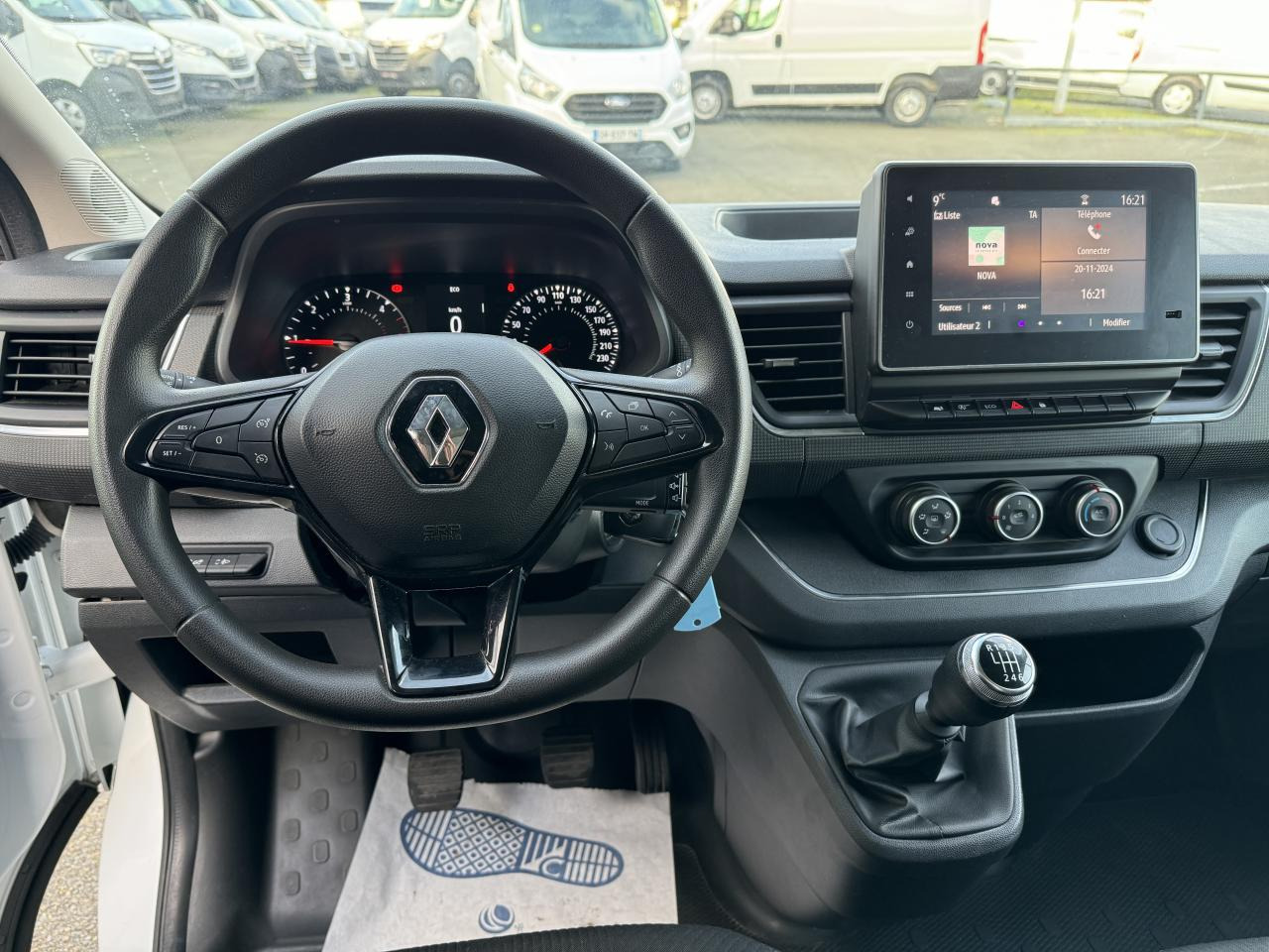 RENAULT Trafic L2H1 3000 Kg 2.0 Blue dCi - 130  III FOURGON Fourgon Grand Confort L2H1 PHASE 3 - فان: صور 4 RENAULT Trafic L2H1 3000 Kg 2.0 Blue dCi - 130  III FOURGON Fourgon Grand Confort L2H1 PHASE 3 - فان: صور 4