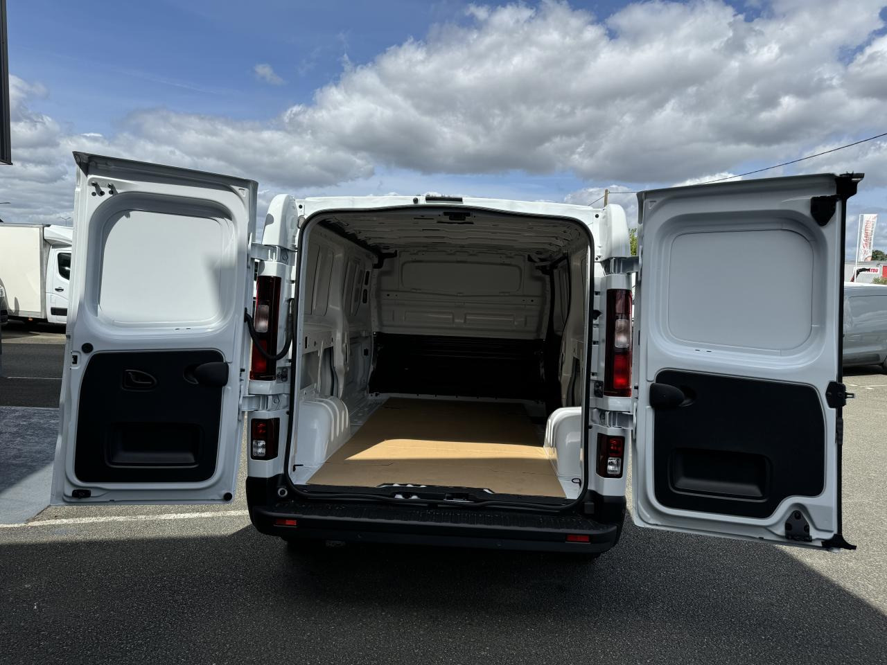 RENAULT Trafic L2H1 3000 Kg 2.0 Blue dCi - 150 2024 III FOURGON Fourgon Advance L2H1 PHASE 3 - فان: صور 2 RENAULT Trafic L2H1 3000 Kg 2.0 Blue dCi - 150 2024 III FOURGON Fourgon Advance L2H1 PHASE 3 - فان: صور 2