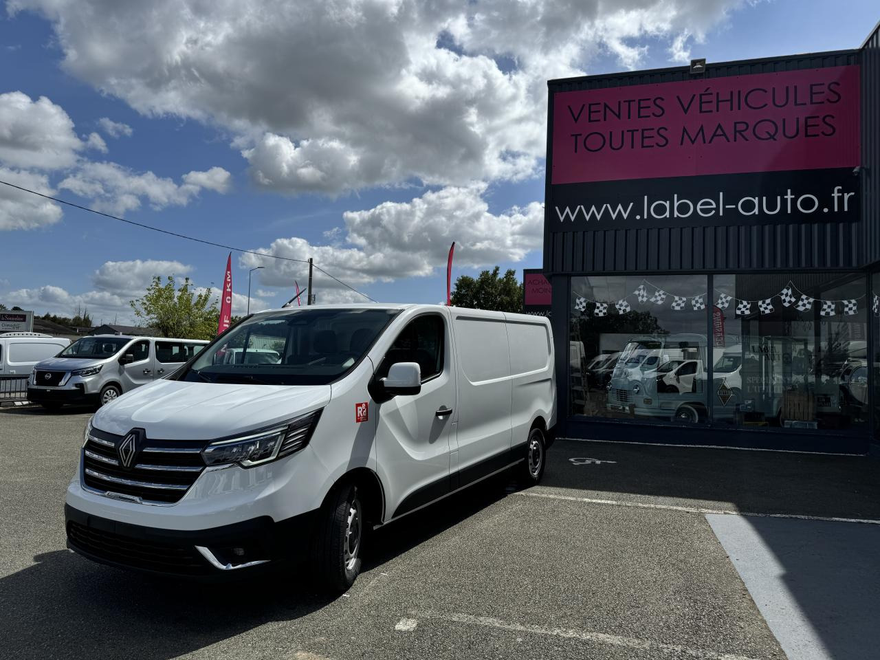 RENAULT Trafic L2H1 3000 Kg 2.0 Blue dCi - 170 2024 III FOURGON Fourgon Advance L2H1 PHASE 3 - فان: صور 3 RENAULT Trafic L2H1 3000 Kg 2.0 Blue dCi - 170 2024 III FOURGON Fourgon Advance L2H1 PHASE 3 - فان: صور 3