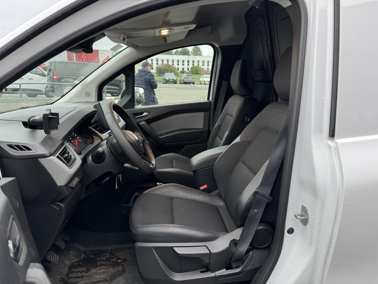 Renault Express 1.5 BLUE DCI 95CH CONFORT 22 - فان المدمجة: صور 5 Renault Express 1.5 BLUE DCI 95CH CONFORT 22 - فان المدمجة: صور 5