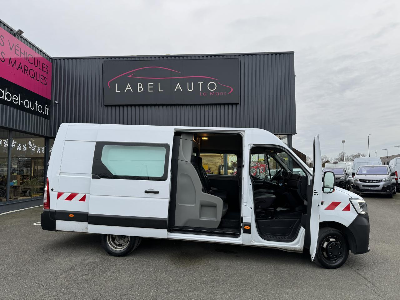 Renault Master Confort R3500RJ L3H2 2.3 Energy dCi - 165 III CABINE APPROFONDIE Cabine approfondie L3H2 Pro - الشاحنات الصغيرة كابينة مزدوجة: صور 3 Renault Master Confort R3500RJ L3H2 2.3 Energy dCi - 165 III CABINE APPROFONDIE Cabine approfondie L3H2 Pro - الشاحنات الصغيرة كابينة مزدوجة: صور 3