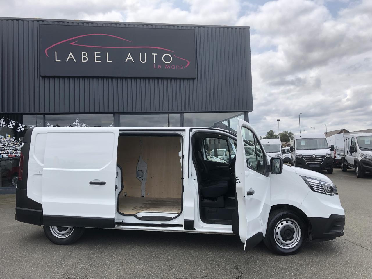 Renault Trafic L2H1 1200 Kg 2.0 Energy dCi - 145 - BV EDC III FOURGON Fourgon Confort L2H1 PHASE 2 - فان المدمجة: صور 3 Renault Trafic L2H1 1200 Kg 2.0 Energy dCi - 145 - BV EDC III FOURGON Fourgon Confort L2H1 PHASE 2 - فان المدمجة: صور 3