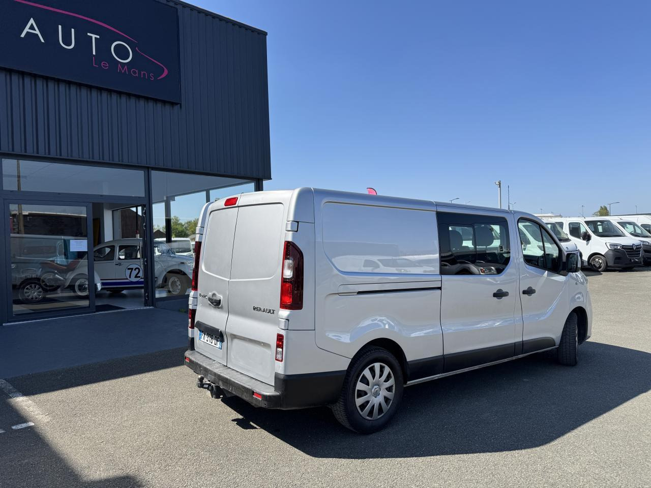 Renault Trafic L2H1 2.0 DCI 145CH CABINE APPROFONDIE 6 PLACES CONFORT EDC - الشاحنات الصغيرة كابينة مزدوجة: صور 3 Renault Trafic L2H1 2.0 DCI 145CH CABINE APPROFONDIE 6 PLACES CONFORT EDC - الشاحنات الصغيرة كابينة مزدوجة: صور 3