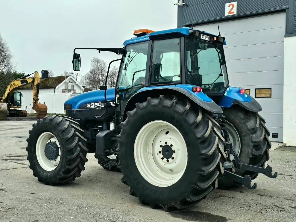 New Holland 8360 DT - جرار: صور 4 New Holland 8360 DT - جرار: صور 4