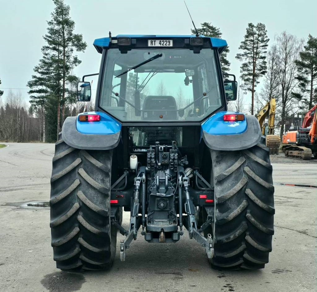 New Holland 8360 DT - جرار: صور 5 New Holland 8360 DT - جرار: صور 5