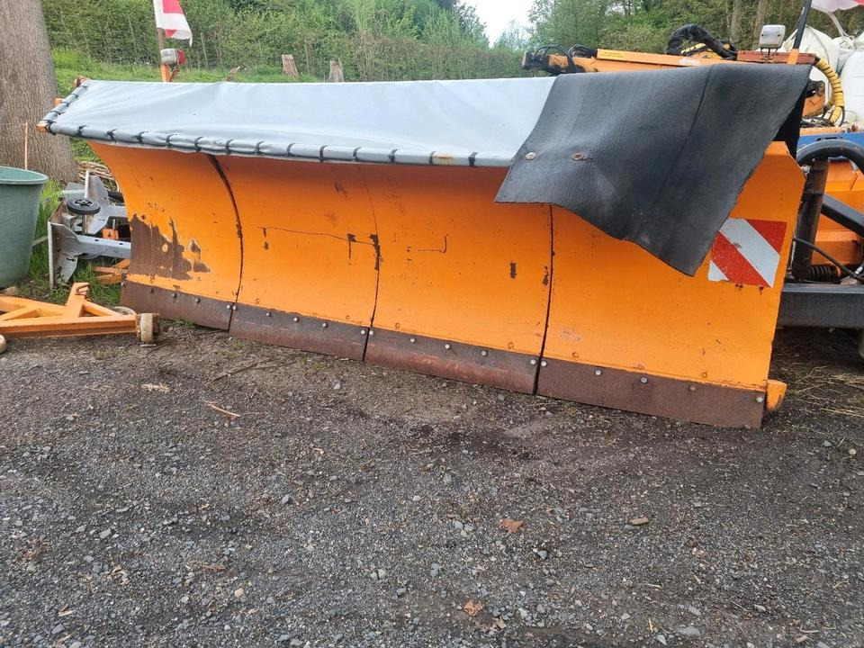 Beilhack PEC 30-4 Schneepflug Schneeschild Scheeschieber Winterdienst Unimog U400 300 500 427 lkw Schmidt - كاسحة ثلوج: صور 2 Beilhack PEC 30-4 Schneepflug Schneeschild Scheeschieber Winterdienst Unimog U400 300 500 427 lkw Schmidt - كاسحة ثلوج: صور 2