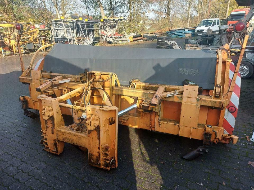 Beilhack Schneepflug Winterdienst Schmidt Schneeschild unimog - كاسحة ثلوج: صور 1 Beilhack Schneepflug Winterdienst Schmidt Schneeschild unimog - كاسحة ثلوج: صور 1
