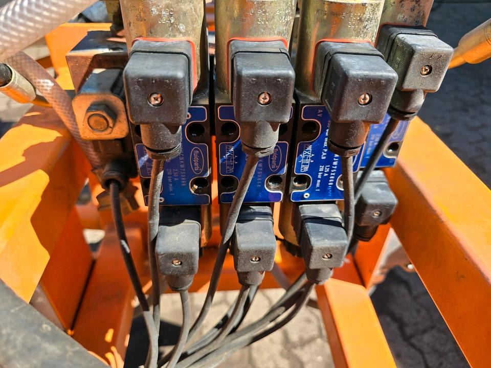 Leitpfostenwaschgerät WV 3-L Wassenberg Schmidt Drutzel für Unimog 405 U290 300 400 500 427 424 318 218 430 Leitpfosten - مكنسة: صور 4 Leitpfostenwaschgerät WV 3-L Wassenberg Schmidt Drutzel für Unimog 405 U290 300 400 500 427 424 318 218 430 Leitpfosten - مكنسة: صور 4