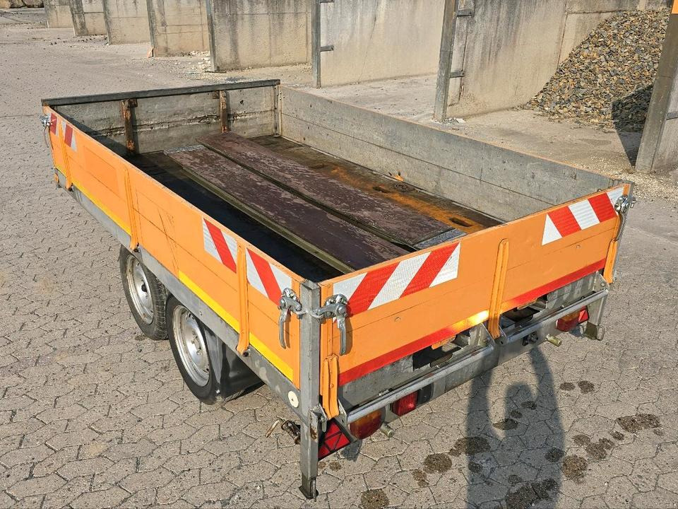 Mersch Hochlader Tieflader mit Auffahrrampen Anhänger PKW Tandemanhänger Wechselzugöse Höhenverstellbare Zugdeichsel - مقطورات مسطحة: صور 5 Mersch Hochlader Tieflader mit Auffahrrampen Anhänger PKW Tandemanhänger Wechselzugöse Höhenverstellbare Zugdeichsel - مقطورات مسطحة: صور 5