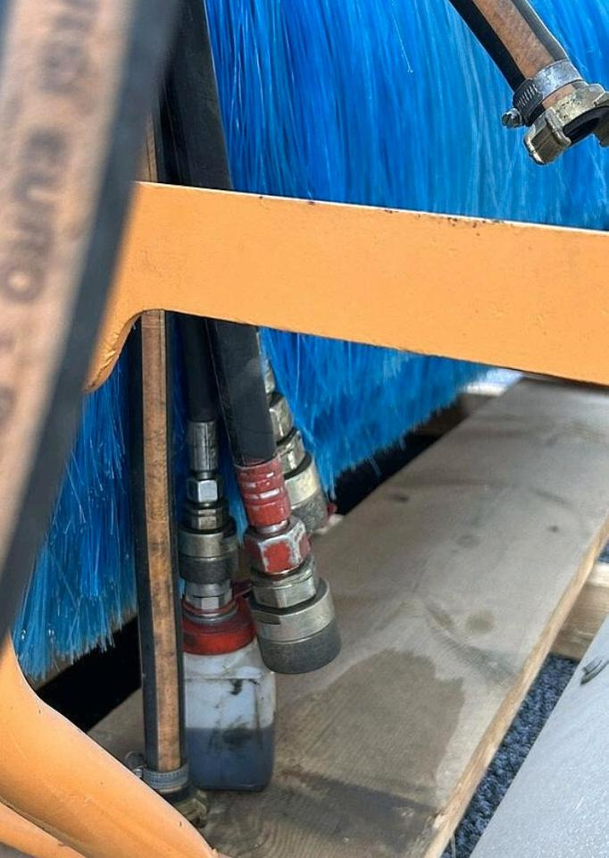 Mulag FWB 1600 Fläschenwaschbürste Tunnelwaschbürste Mähausleger Böschungsmäher Böschungsmulcher FME MKM FMK Dücker DUA UNA 500 600 700 MHU 800 - مكنسة: صور 5 Mulag FWB 1600 Fläschenwaschbürste Tunnelwaschbürste Mähausleger Böschungsmäher Böschungsmulcher FME MKM FMK Dücker DUA UNA 500 600 700 MHU 800 - مكنسة: صور 5