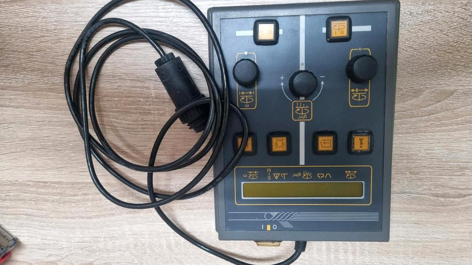 Neue NU410K Schmidt Aebi Salzstreuer Steuerung für Stratos Mitos Niros Salzsilo - النظام الكهربائي - سيارة بلدية: صور 1 Neue NU410K Schmidt Aebi Salzstreuer Steuerung für Stratos Mitos Niros Salzsilo - النظام الكهربائي - سيارة بلدية: صور 1