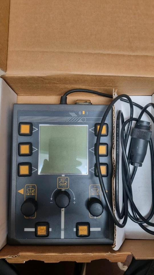 Neue Schmidt Stratos Steuerung NU 400 K für Schmidt Salzstreuer Salzsilo Niros Mitos - النظام الكهربائي - سيارة بلدية: صور 1 Neue Schmidt Stratos Steuerung NU 400 K für Schmidt Salzstreuer Salzsilo Niros Mitos - النظام الكهربائي - سيارة بلدية: صور 1