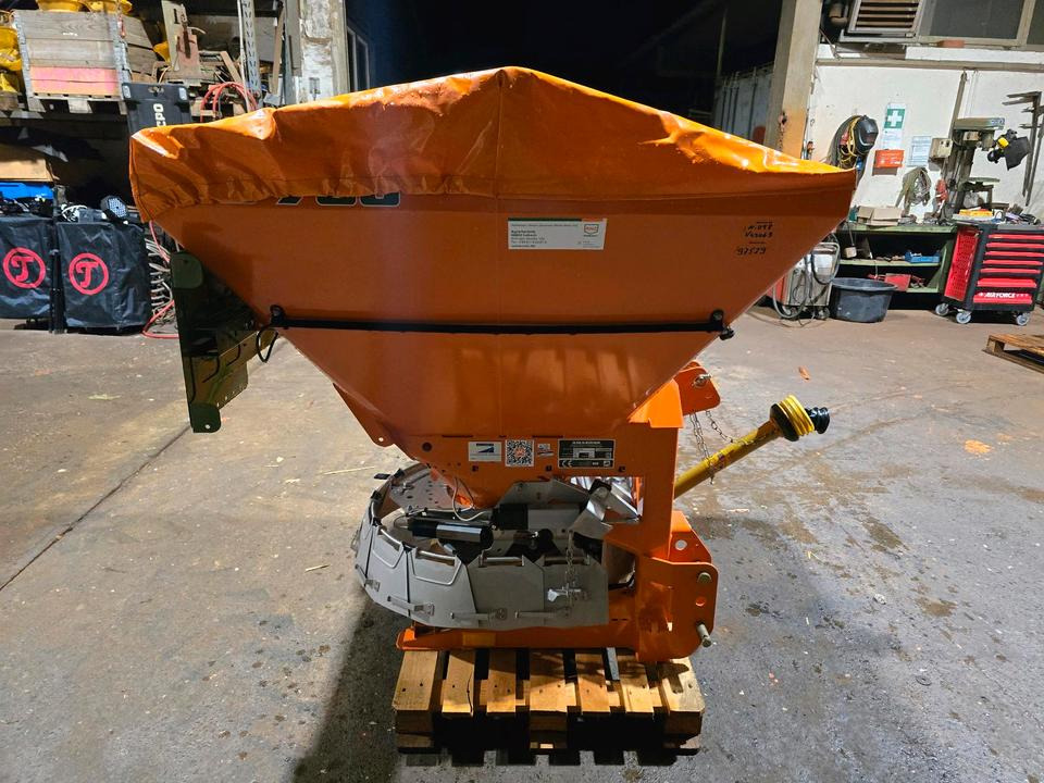 Neuer Amazone E+S 750 Salzstreuer Düngerstreuer Winterdienst Streuautomat Streusilo Solestreuer passend für Traktor Fendt Deutz Claas Case - الرمال مفرشة: صور 4 Neuer Amazone E+S 750 Salzstreuer Düngerstreuer Winterdienst Streuautomat Streusilo Solestreuer passend für Traktor Fendt Deutz Claas Case - الرمال مفرشة: صور 4