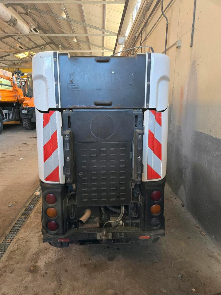 Nilfisk City Ranger 3500 Kehrmaschine Straßenkehrmaschine mit Schmidt Bediendisplay Hako Kehreinheit - سياره كنس شوارع: صور 4 Nilfisk City Ranger 3500 Kehrmaschine Straßenkehrmaschine mit Schmidt Bediendisplay Hako Kehreinheit - سياره كنس شوارع: صور 4