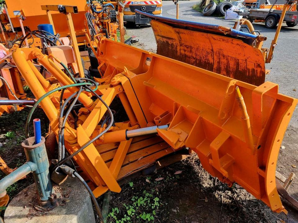 Schmidt CP2 Schneepflug Schneeschild Winterdienst Unimog - كاسحة ثلوج: صور 2 Schmidt CP2 Schneepflug Schneeschild Winterdienst Unimog - كاسحة ثلوج: صور 2