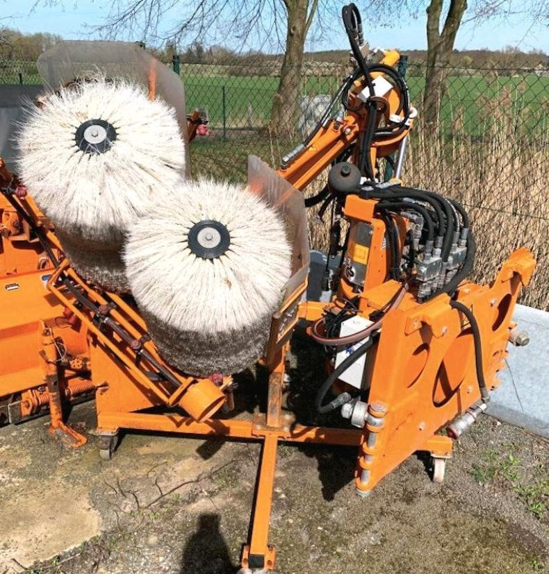 Schmidt RPS-H Leitpfostenwaschgerät für Unimog 405/10 405/12 U400 300 400 500 UGN UGE Mulag Mercedes-Benz 318 218 423 427 429 430 - مكنسة: صور 3 Schmidt RPS-H Leitpfostenwaschgerät für Unimog 405/10 405/12 U400 300 400 500 UGN UGE Mulag Mercedes-Benz 318 218 423 427 429 430 - مكنسة: صور 3