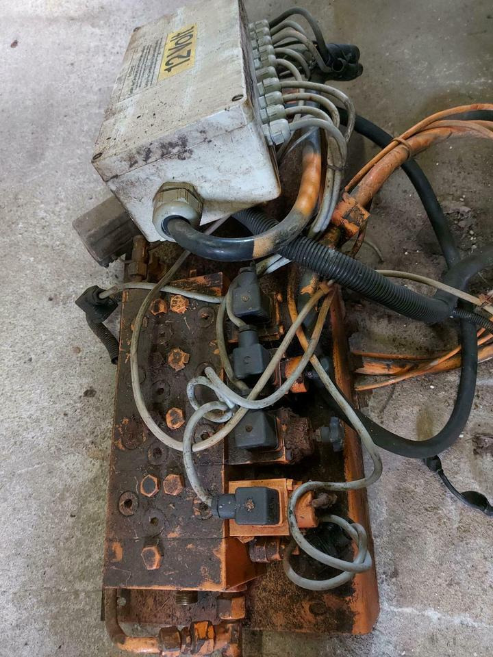 Schmidt Salzstreuer SST DST Hydr. Steuerblock Platine Steuerung - صمامات هيدروليكية - سيارة بلدية: صور 2 Schmidt Salzstreuer SST DST Hydr. Steuerblock Platine Steuerung - صمامات هيدروليكية - سيارة بلدية: صور 2