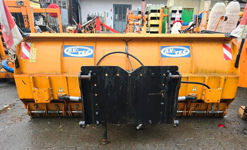 Schneepflug für Schaeff U. Yanmar Radlader Schneeschild Schneeschieber Schmidt Winterdienst - كاسحة ثلوج: صور 3 Schneepflug für Schaeff U. Yanmar Radlader Schneeschild Schneeschieber Schmidt Winterdienst - كاسحة ثلوج: صور 3