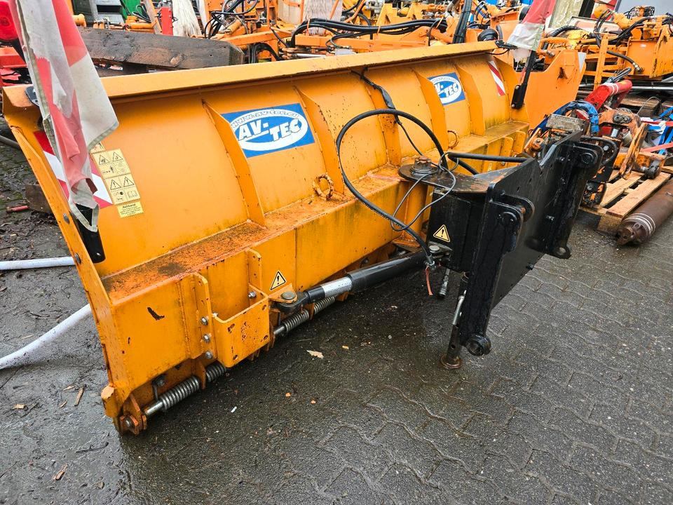 Schneepflug für Schaeff U. Yanmar Radlader Schneeschild Schneeschieber Schmidt Winterdienst - كاسحة ثلوج: صور 1 Schneepflug für Schaeff U. Yanmar Radlader Schneeschild Schneeschieber Schmidt Winterdienst - كاسحة ثلوج: صور 1