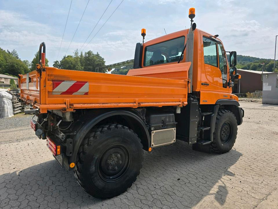Unimog 405/10 U300 Bluetec 4 Automatik EAS Mercedes-Benz U 300 UGE UGN mit Kipperpritsche - جرافة ثلج: صور 5 Unimog 405/10 U300 Bluetec 4 Automatik EAS Mercedes-Benz U 300 UGE UGN mit Kipperpritsche - جرافة ثلج: صور 5
